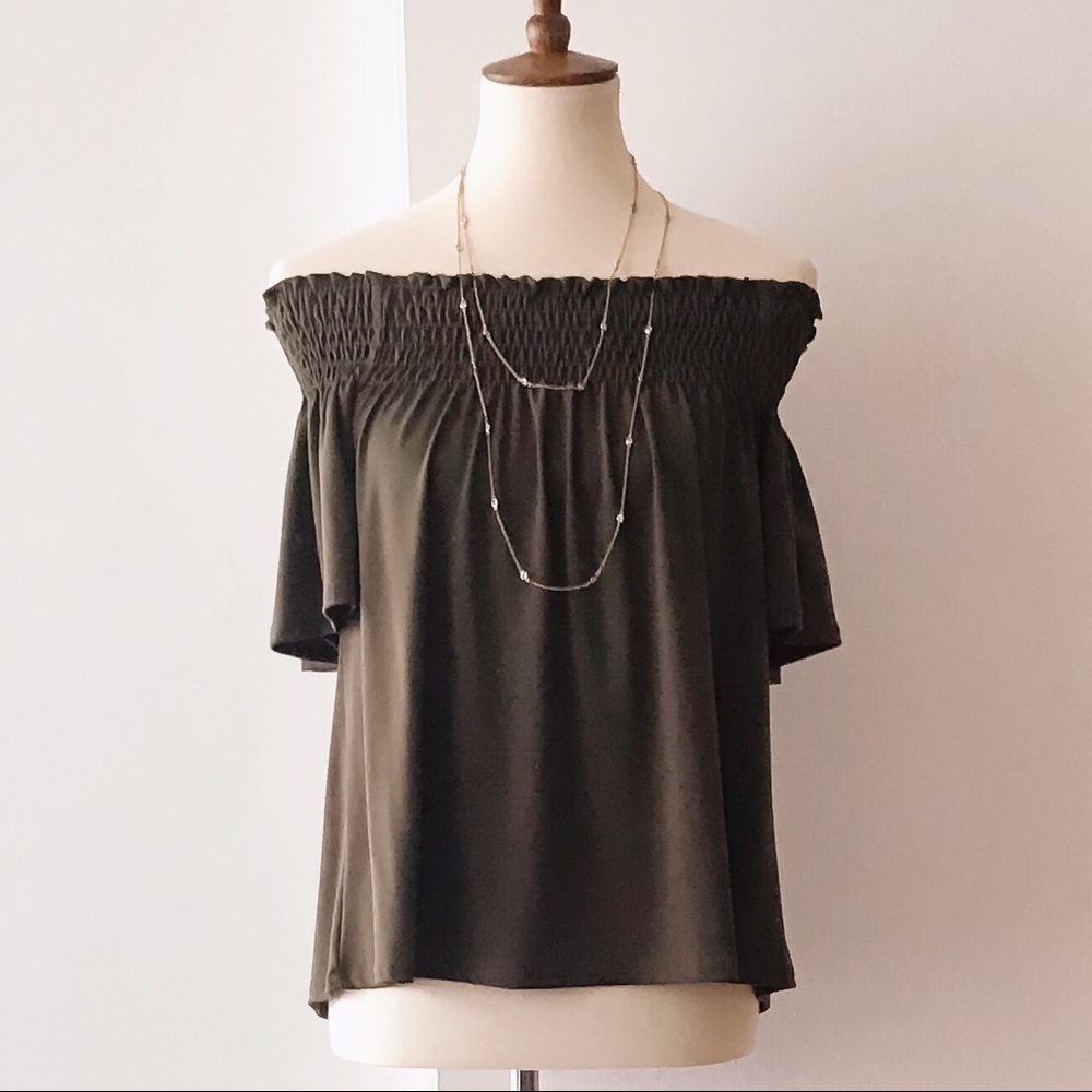 BP Nordstrom Brand olive off shoulder top in sz XS